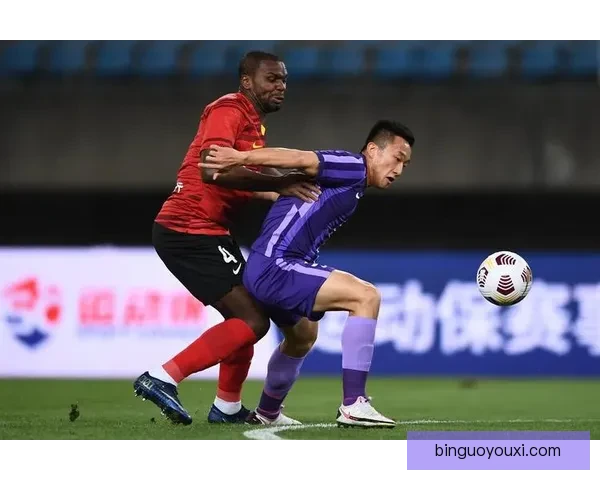 巴黎十三竞技苦战闷平卢昂双方互交白卷比赛乏善可陈引发球迷热议